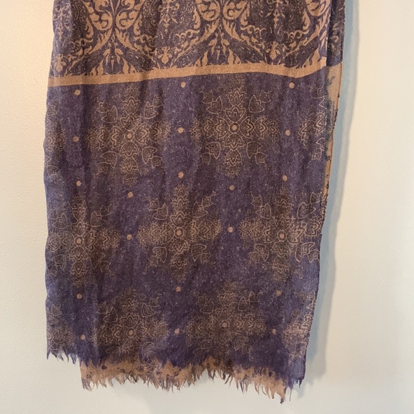 Flowy and light scarf - Picture 2 of 4